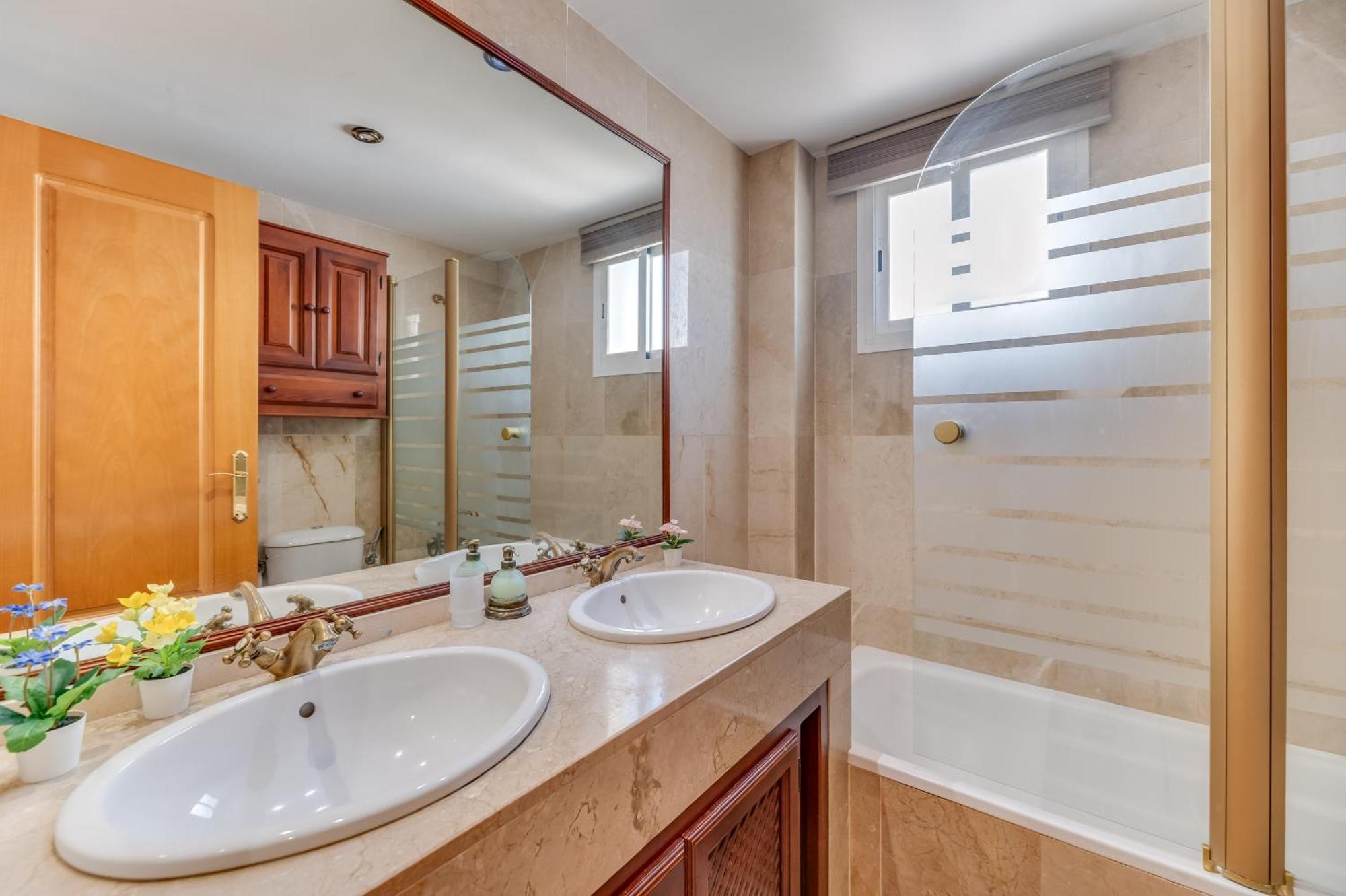 Vb Quilla 3br Duplex W Sea Views *