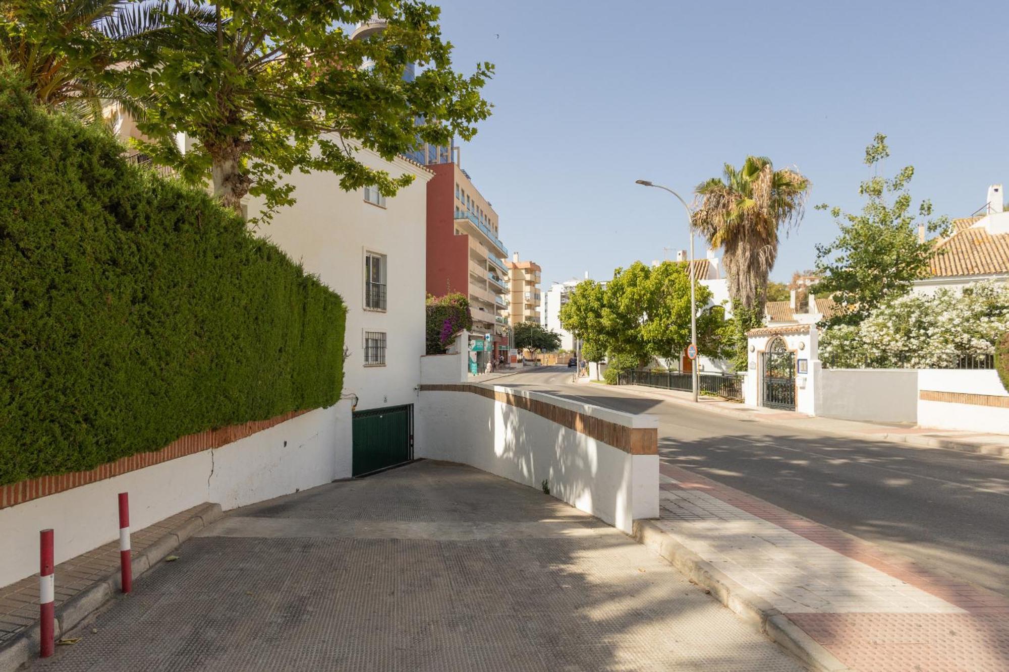 C19 Sunny With Pool And Terrace *
