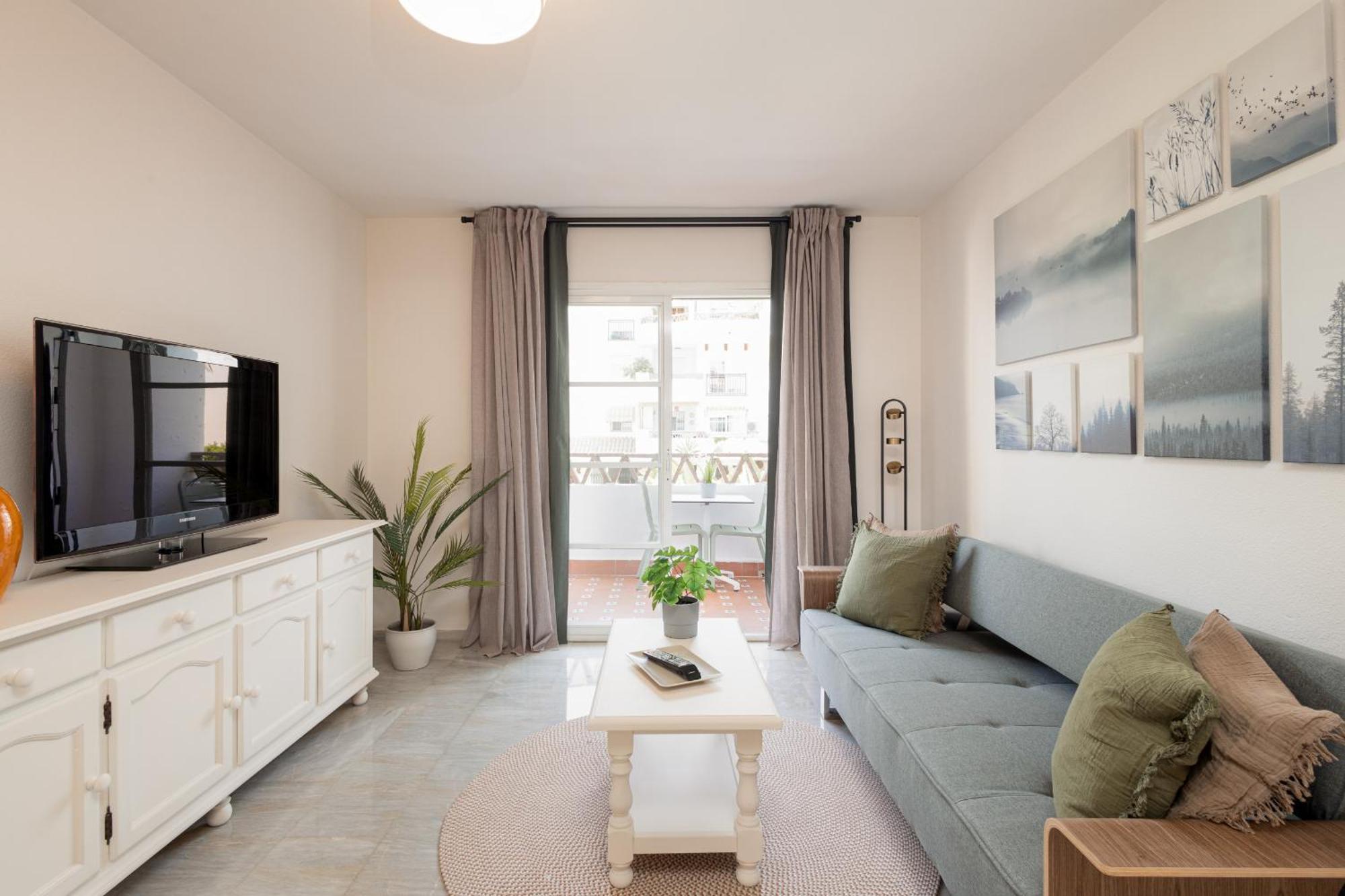 C19 Sunny With Pool And Terrace Apartment