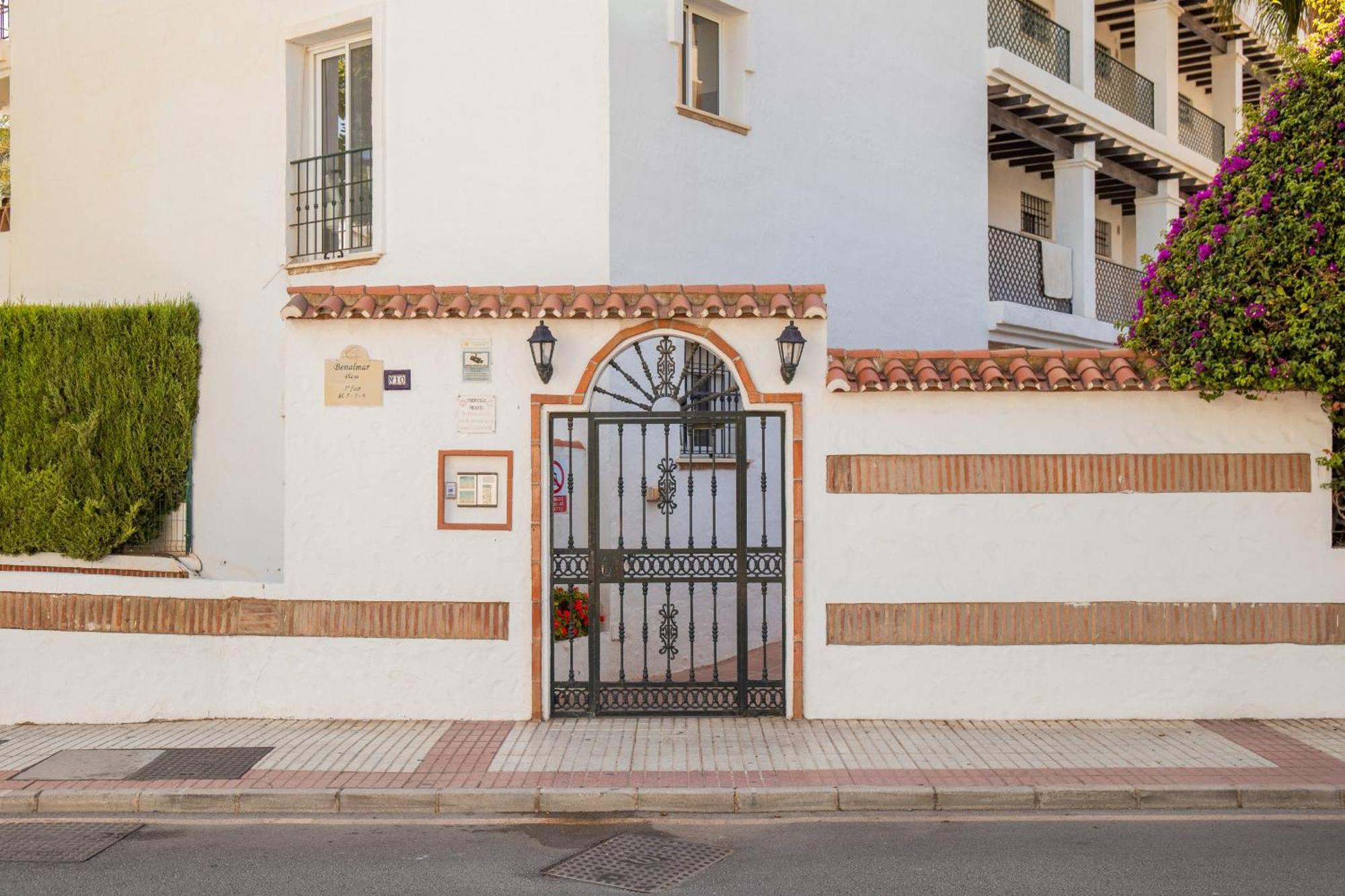 C19 Sunny With Pool And Terrace Apartment *