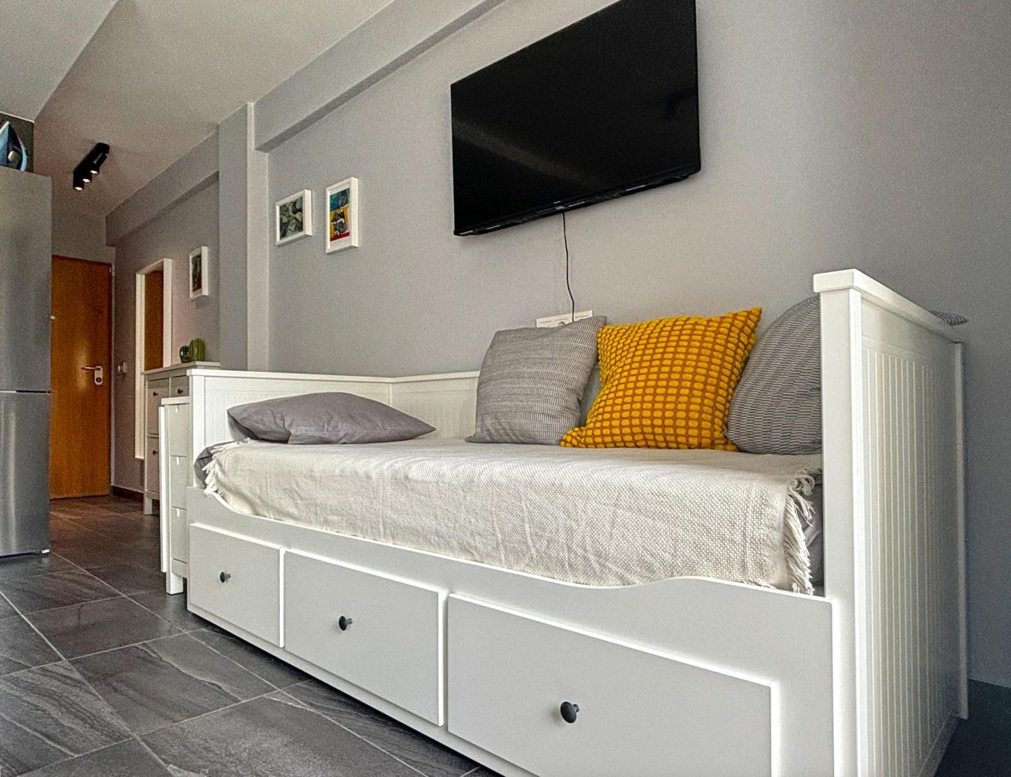 Apartment Stylish Close By The Sea