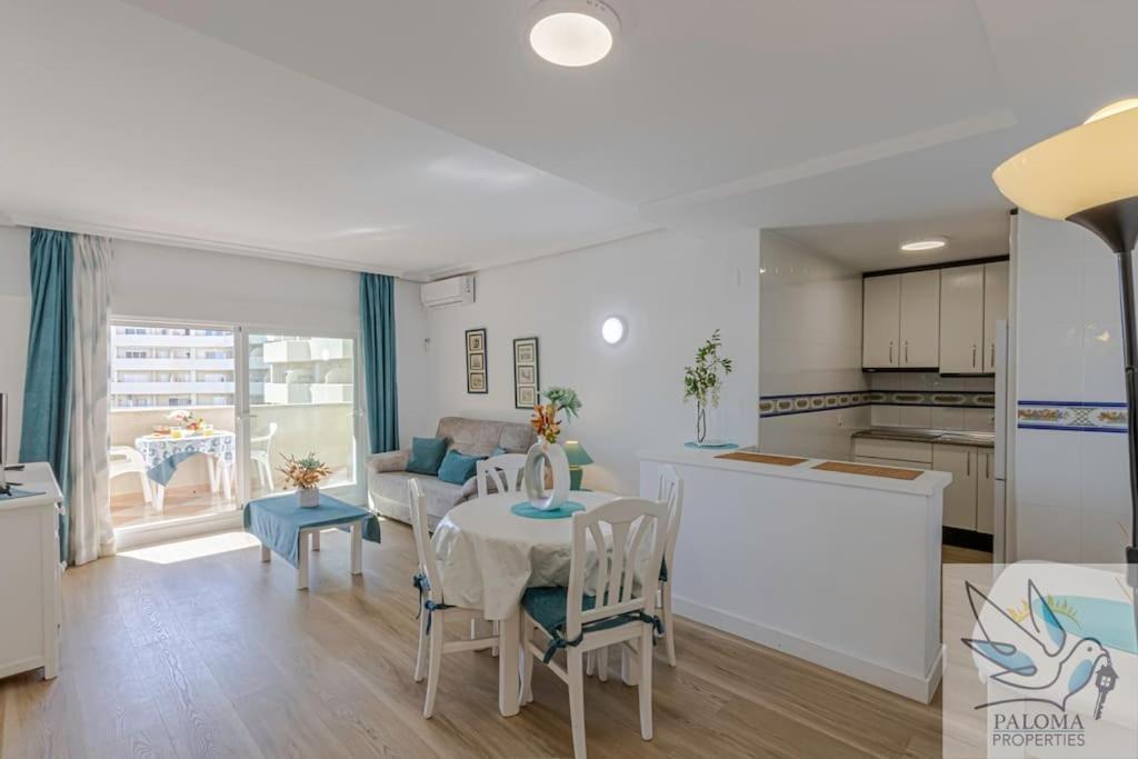 Apartment Bright 2 Bdr, With Sea Views, Benalbeach *