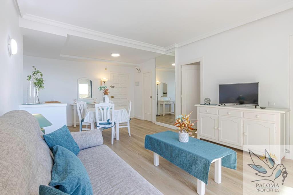 Bright 2 Bdr, With Sea Views, Benalbeach * Benalmadena