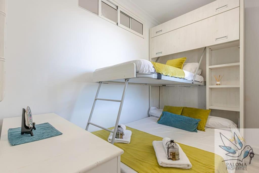 Bright 2 Bdr, With Sea Views, Benalbeach Apartment *