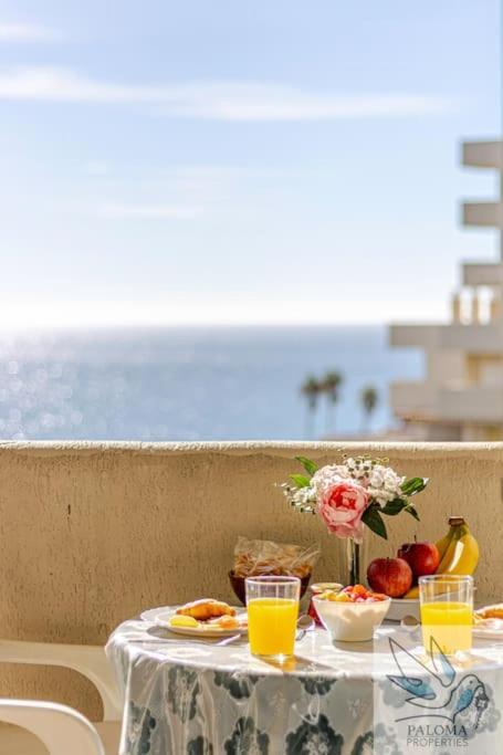 Apartment Bright 2 Bdr, With Sea Views, Benalbeach