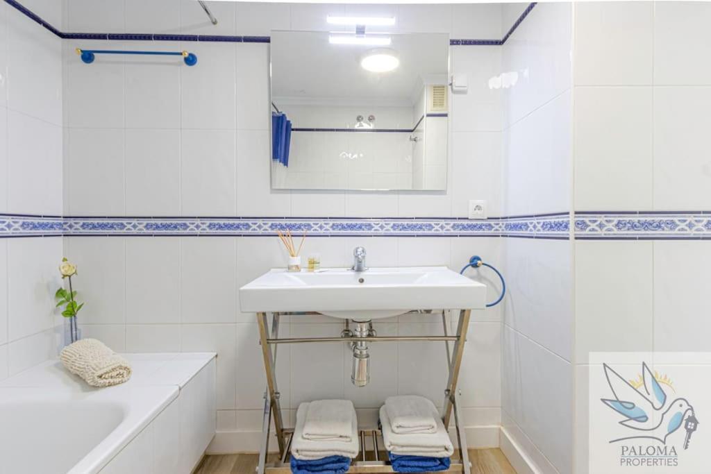 Bright 2 Bdr, With Sea Views, Benalbeach Apartment *