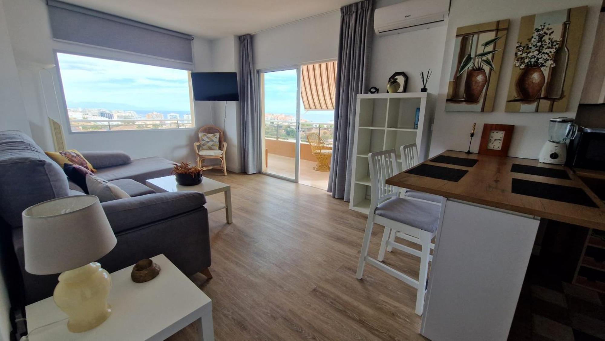 Sea Views Torrequebrada, 1 Bedroom *
