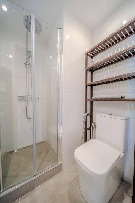 2 Bed Apartment, Big Terrace, Pool, Views + Beach!