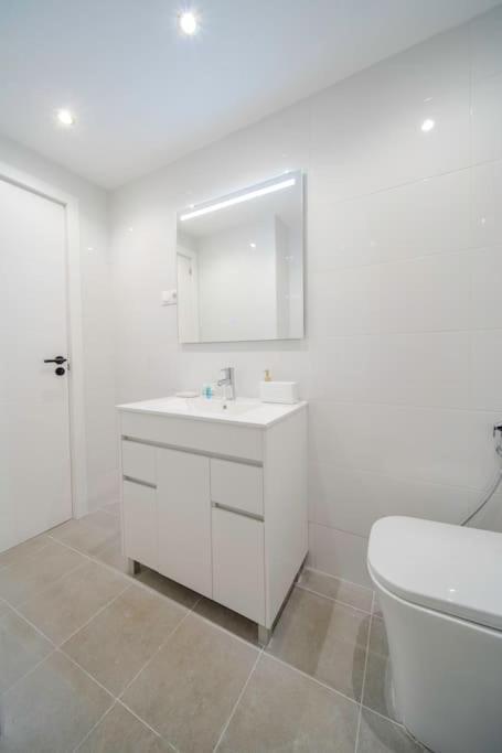 2 Bed Apartment, Big Terrace, Pool, Views + Beach! * Benalmádena