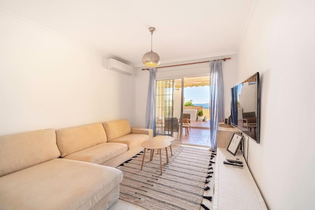 2 Bed Apartment, Big Terrace, Pool, Views + Beach! Appartement Benalmádena