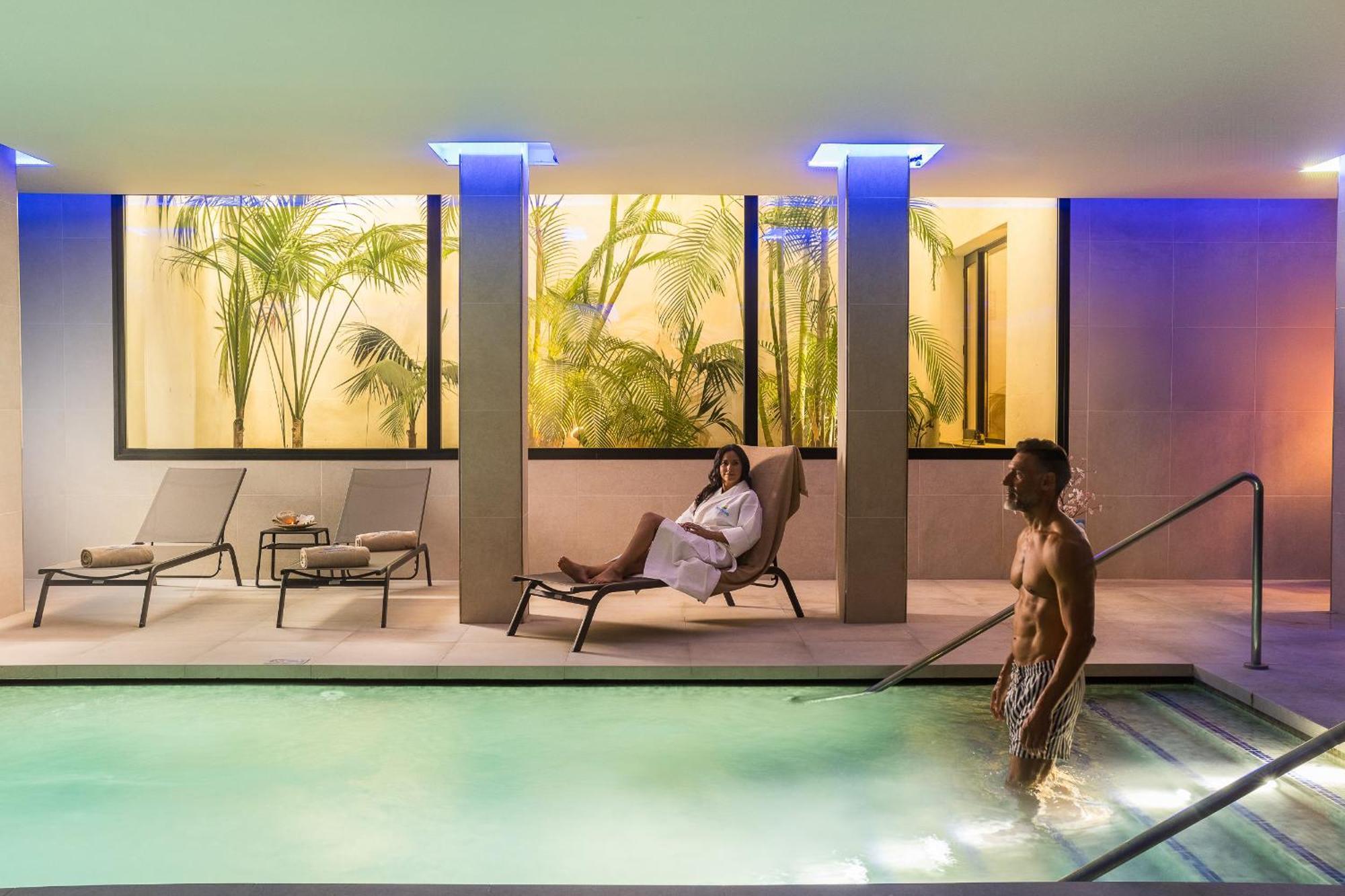 Mac Puerto Marina Hotel 4*