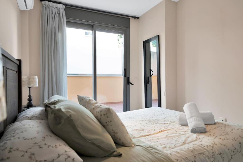 Con Terraza Y Piscina En Puerto Marina - Mistral Apartment Benalmadena