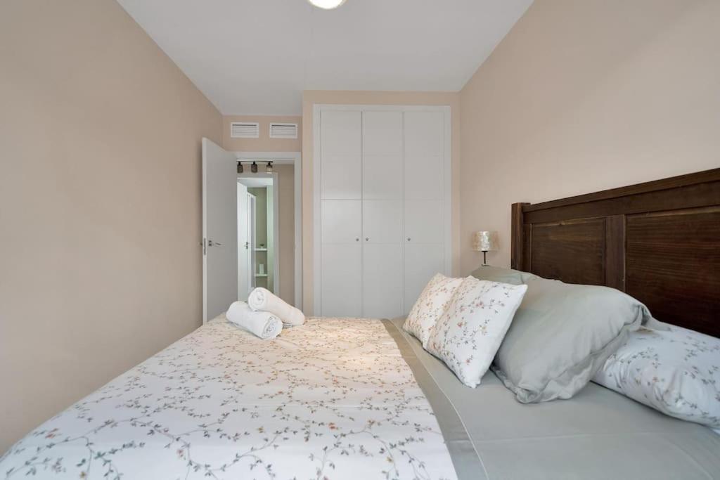 Con Terraza Y Piscina En Puerto Marina - Mistral Apartment *