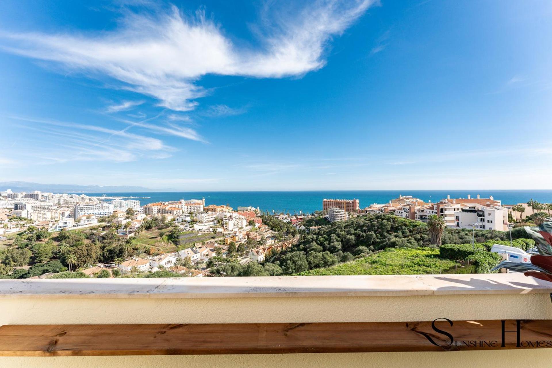 3-bed Seaview Escape, Pool, Garage, 4 Terraces * Benalmadena