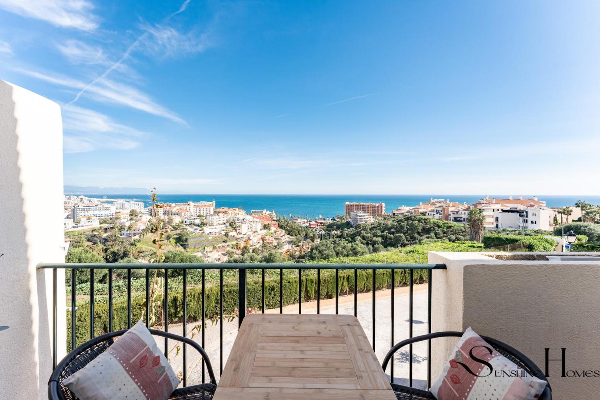 3-bed Seaview Escape, Pool, Garage, 4 Terraces Holiday home