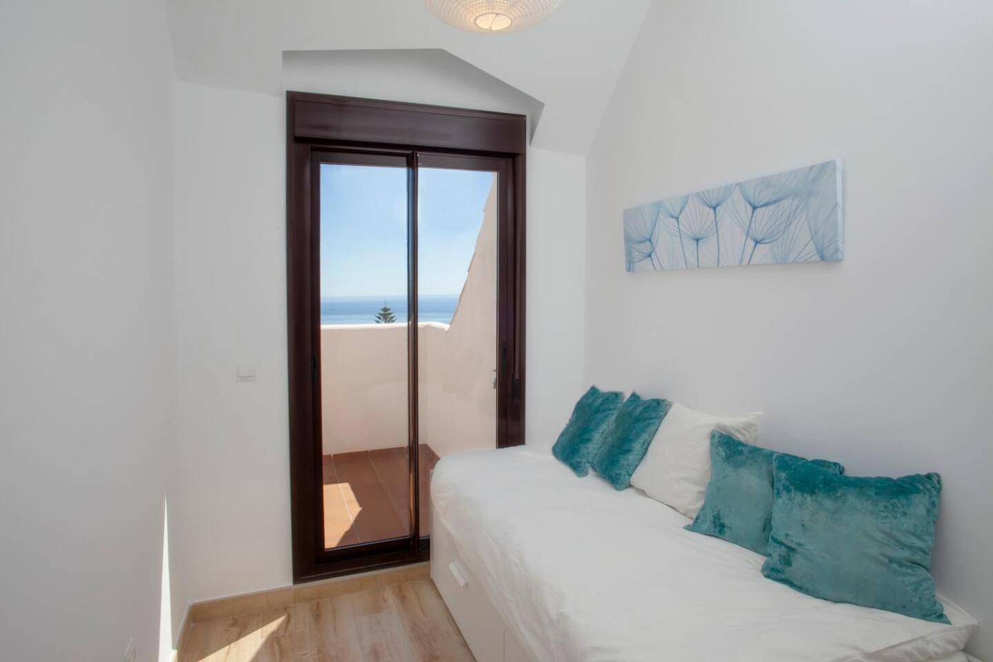 New In Pueblo With Views