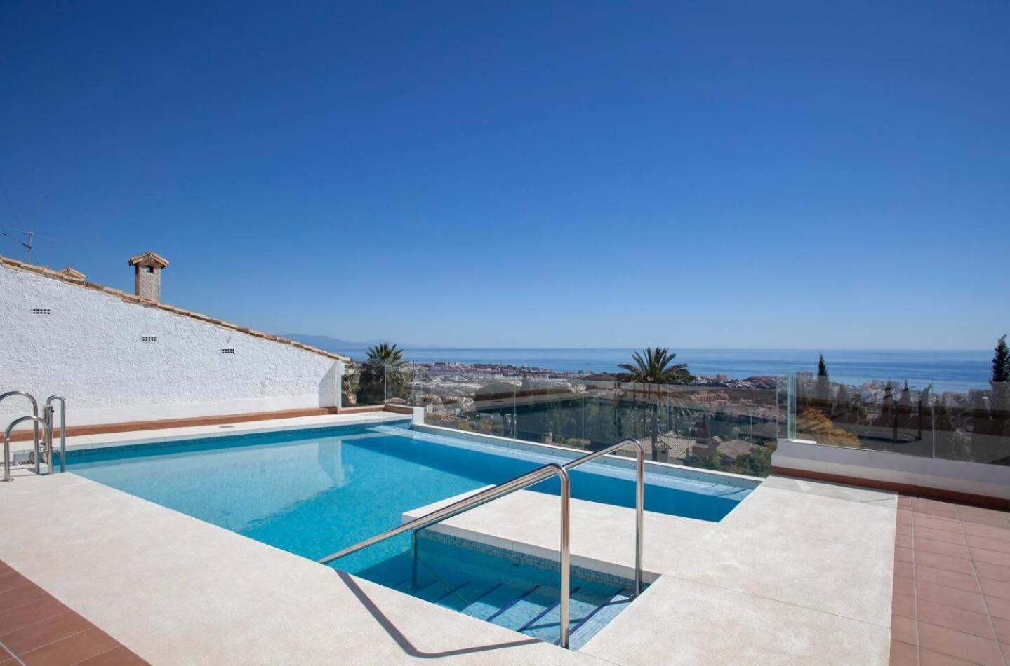 Apartment New In Pueblo With Views Benalmádena