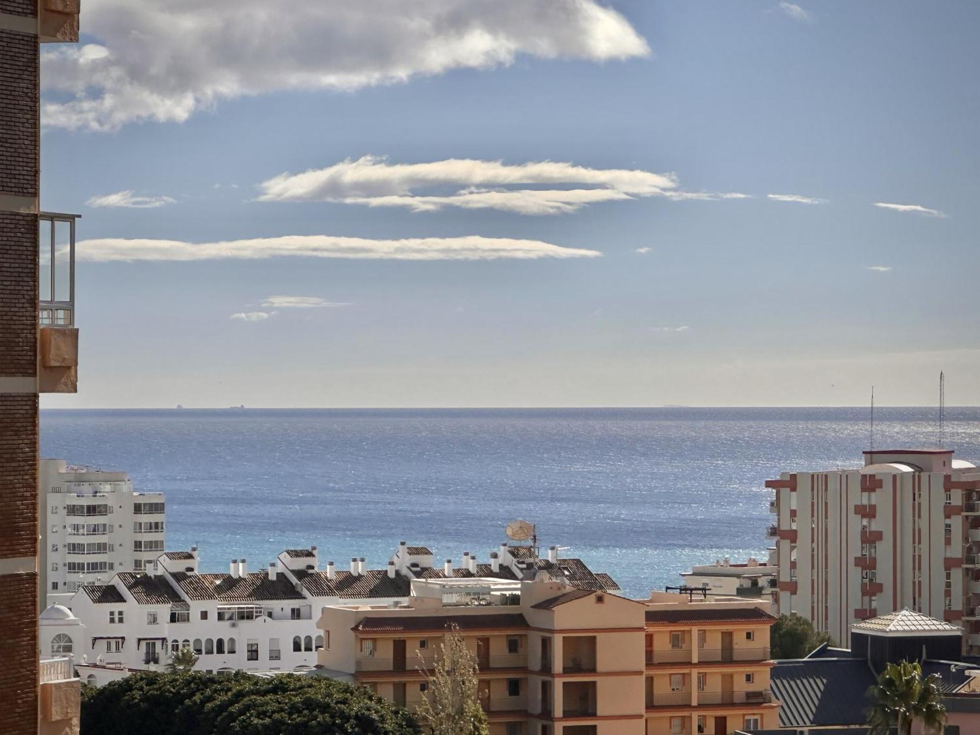 2 Bedrooms And 2 Bathrooms With Sea View At Piscis Arroyo Apartment Benalmadena