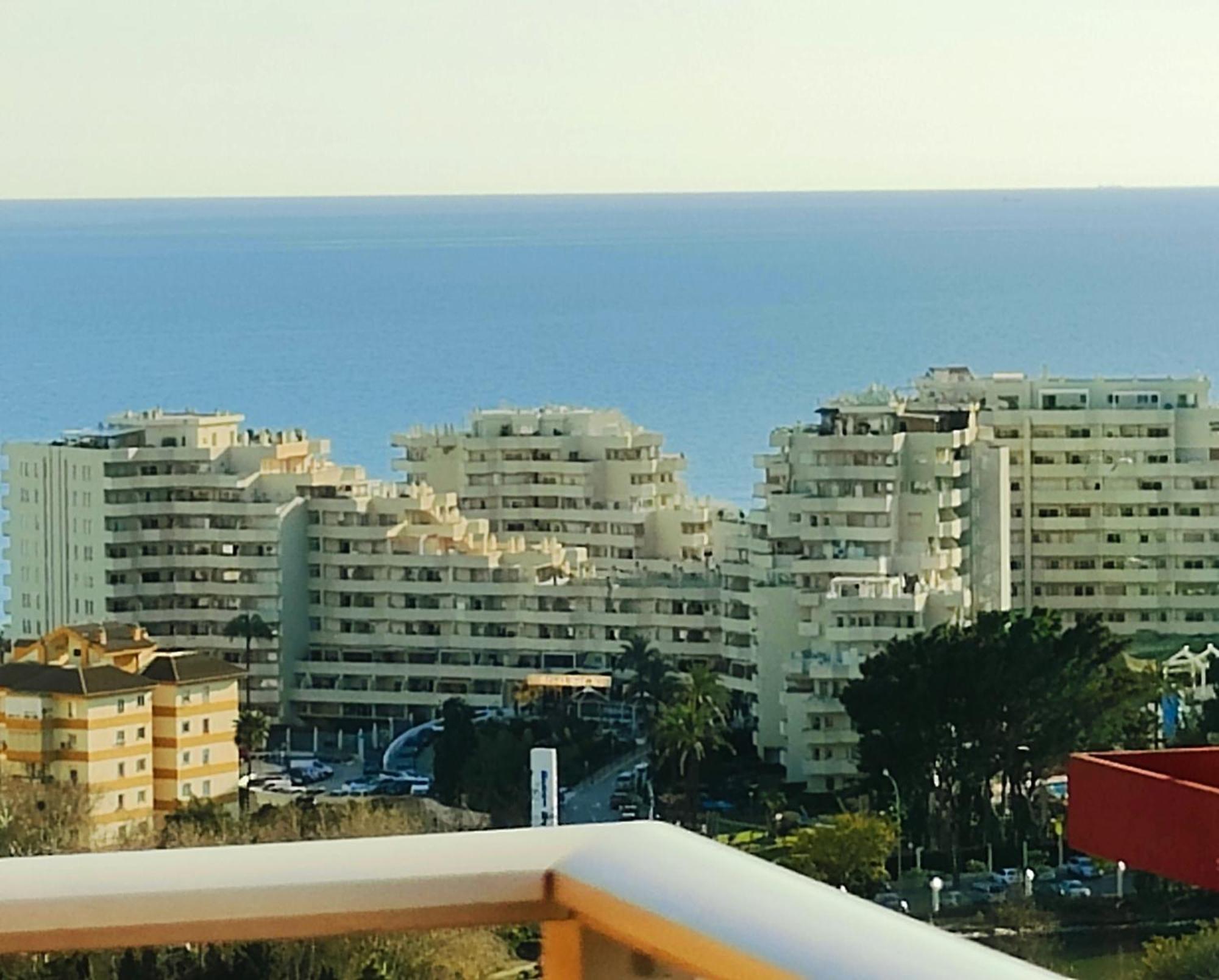 Minerva With Views Of The Sea And Apartamento Benalmádena