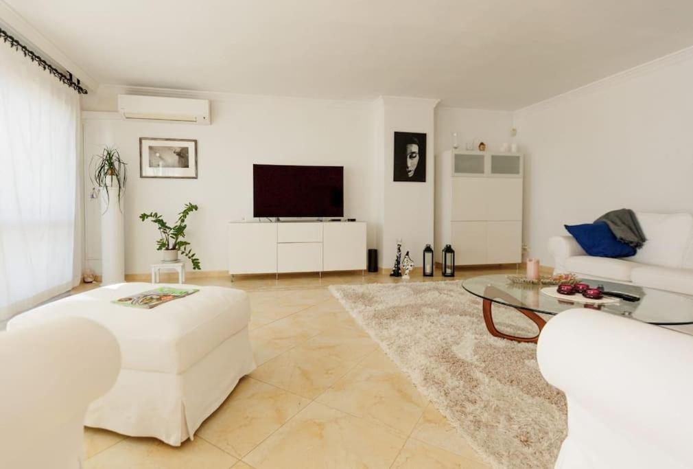 Luxurious Space For Your Vacation Apartment *
