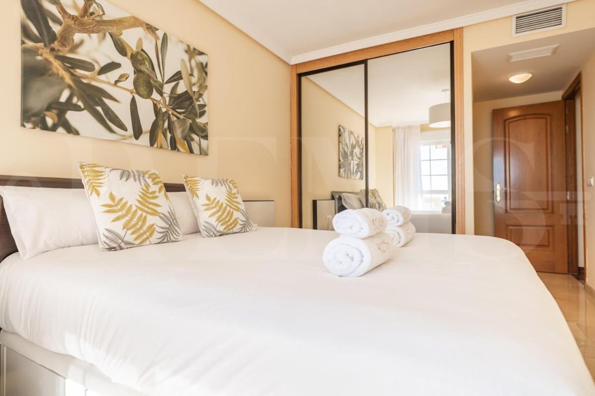 Apartment Cozy Getaway With Pool, Close To The By Rems *