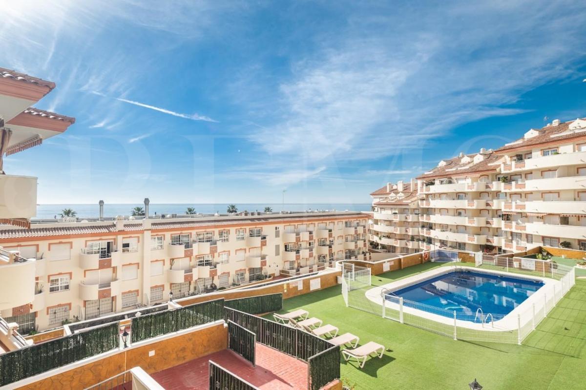 Apartment Cozy Getaway With Pool, Close To The By Rems Benalmadena