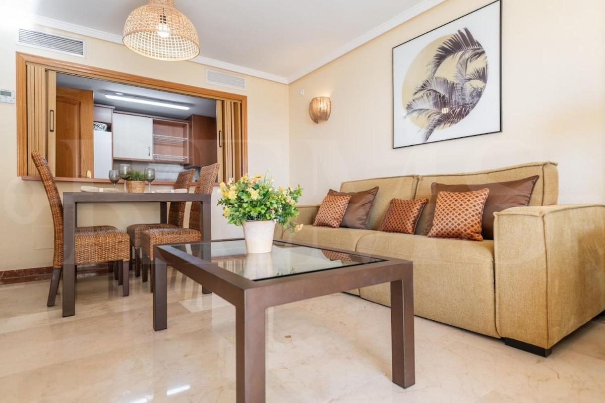 Cozy Getaway With Pool, Close To The By Rems