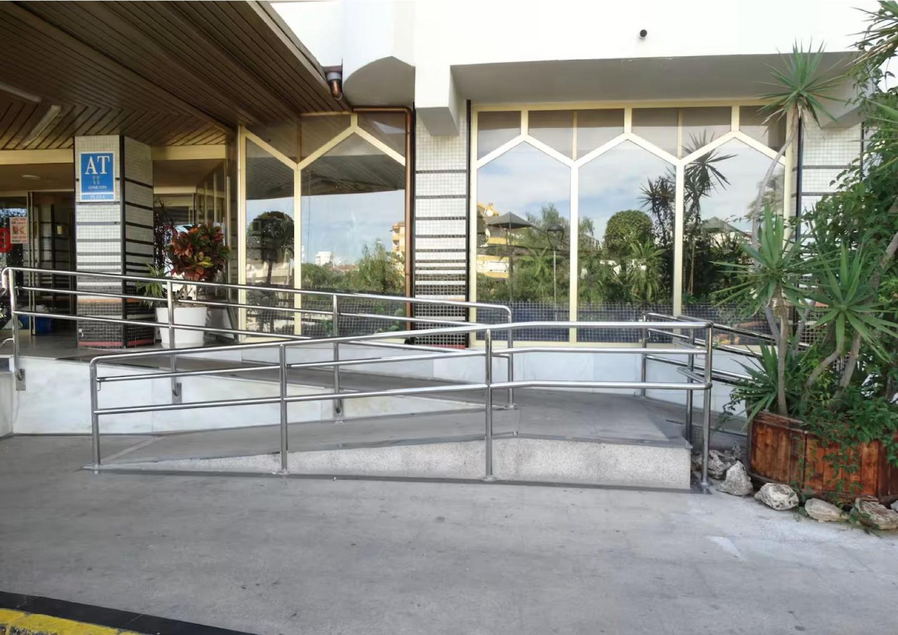 Apartamento Benalbeach!! First Line & Pools