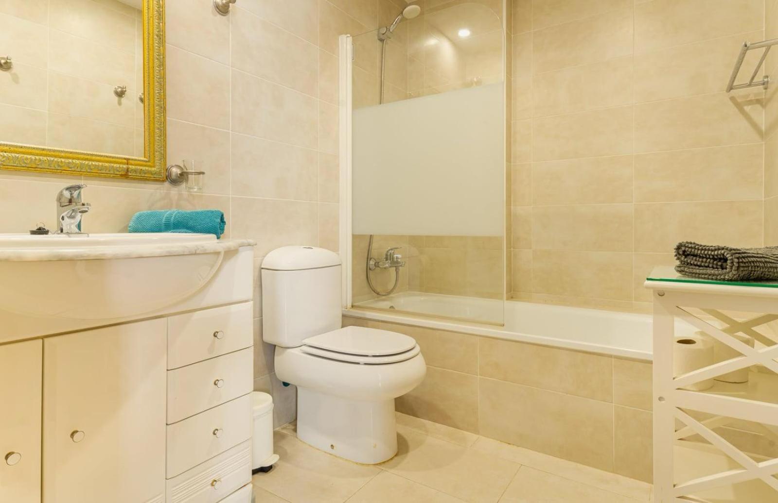 Wonderful 3 Bedroom With Two Spacious Terraces Apartment *