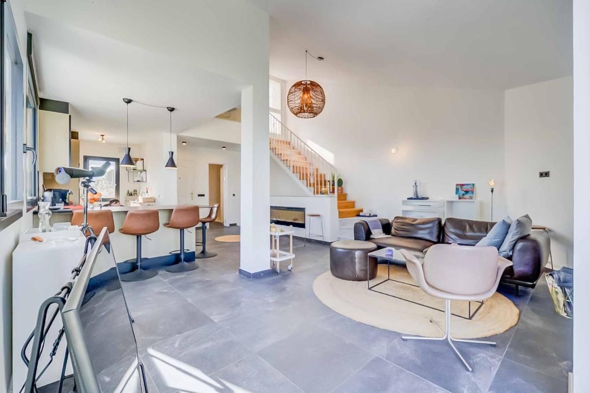 129 - Stunning Townhouse With Private Pool & Views, Apartment *