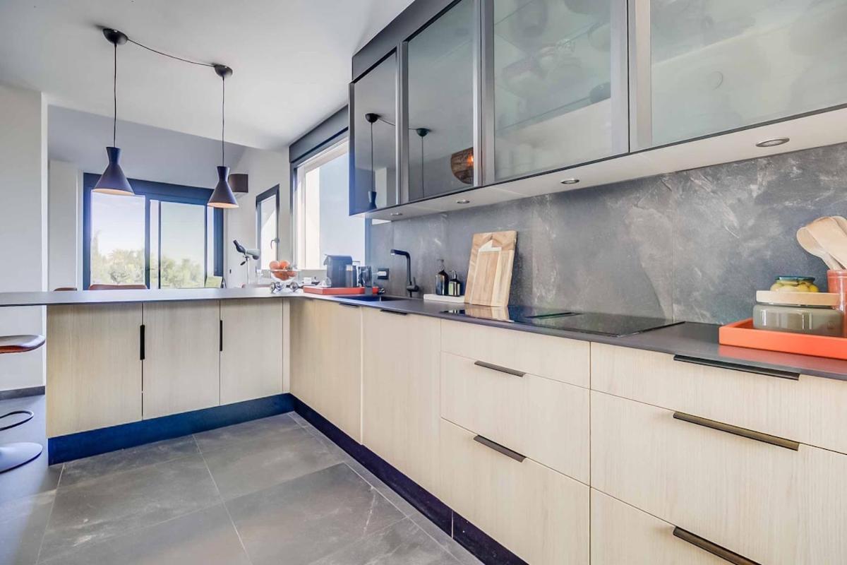 129 - Stunning Townhouse With Private Pool & Views, Apartment