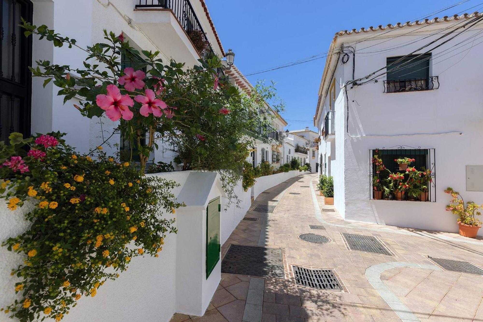 098 Traditional 2 Bed Pueblo Townhouse With Private Terrace * Benalmadena