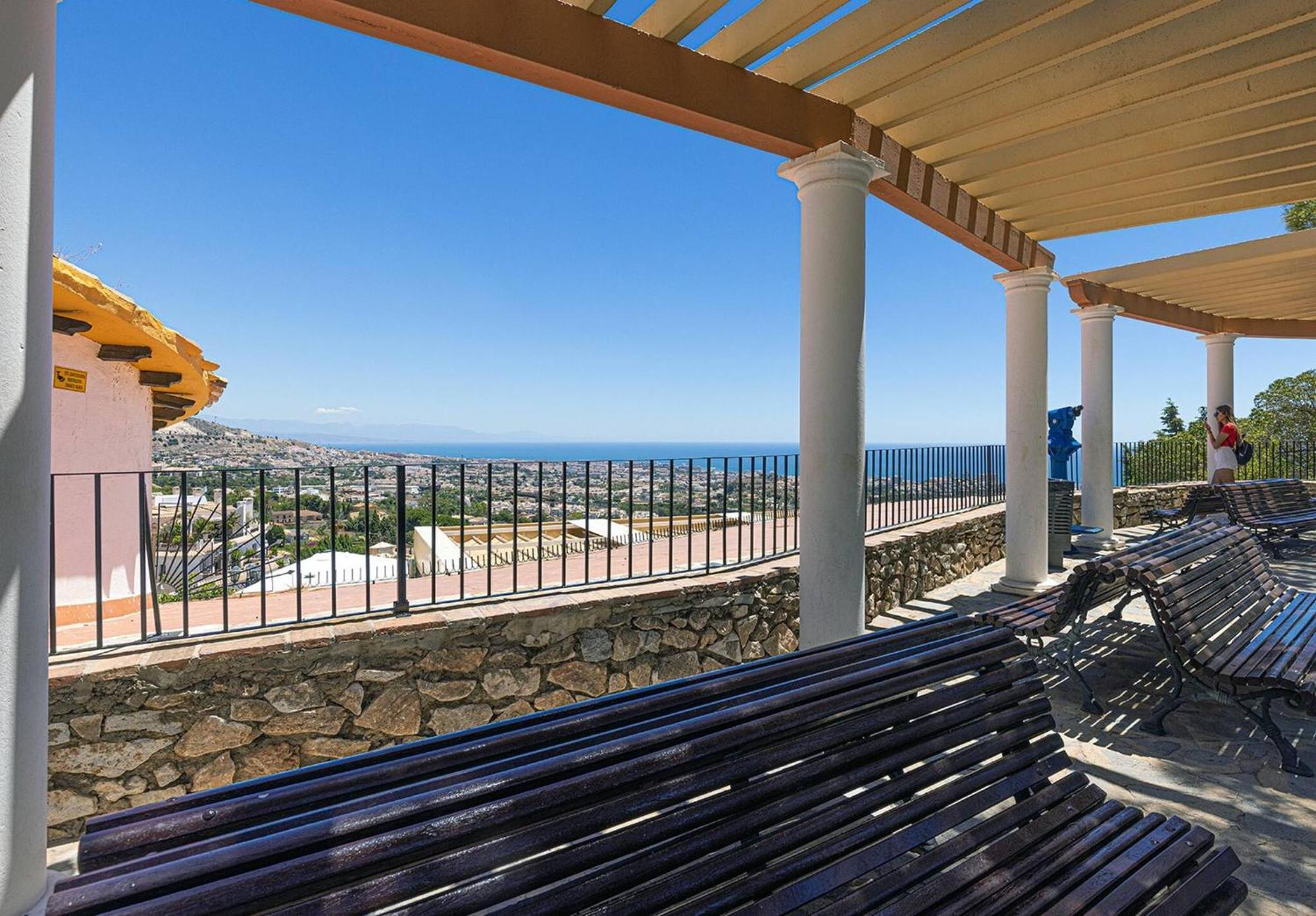 098 Traditional 2 Bed Pueblo Townhouse With Private Terrace