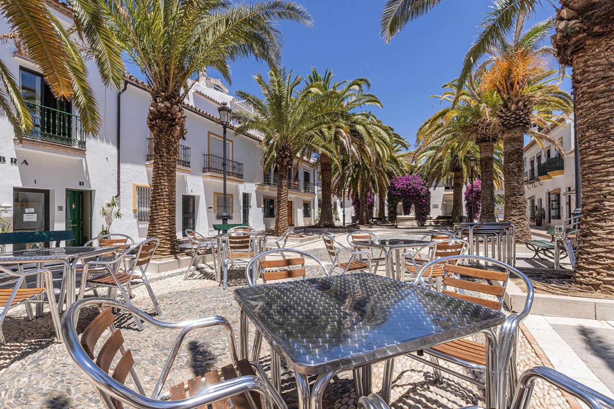 098 Traditional 2 Bed Pueblo Townhouse With Private Terrace