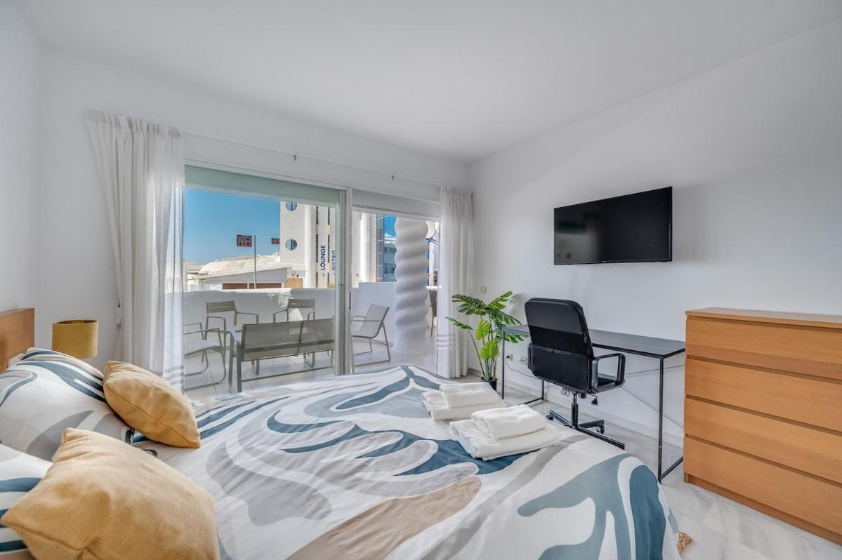 Puerto Marina Sea Views Apartment *