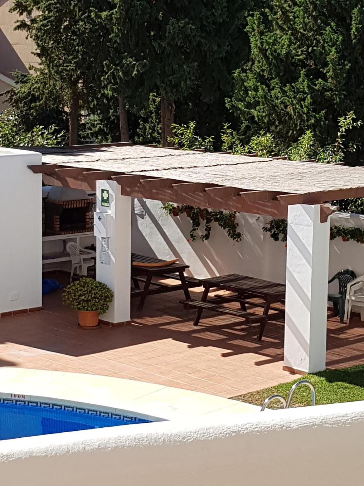Peaceful 1br Getaway - Walk To And Train Apartment Benalmádena