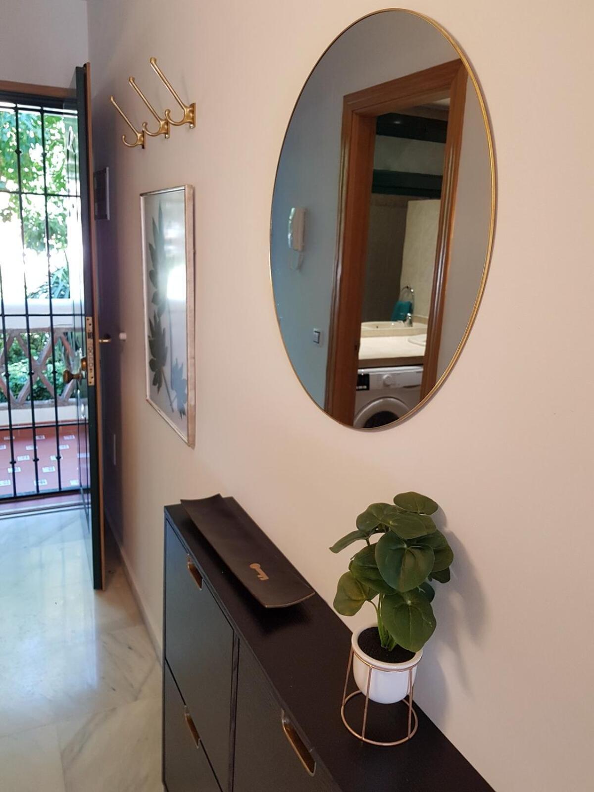 Apartment Peaceful 1br Getaway - Walk To And Train *