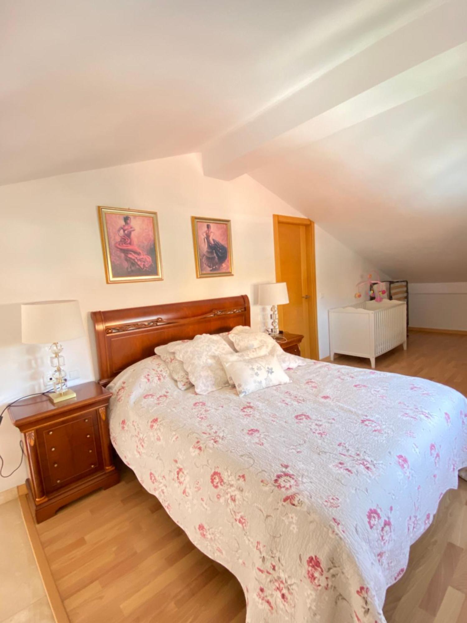 With Heated Private Pool, Sea View& Turkish Sauna *