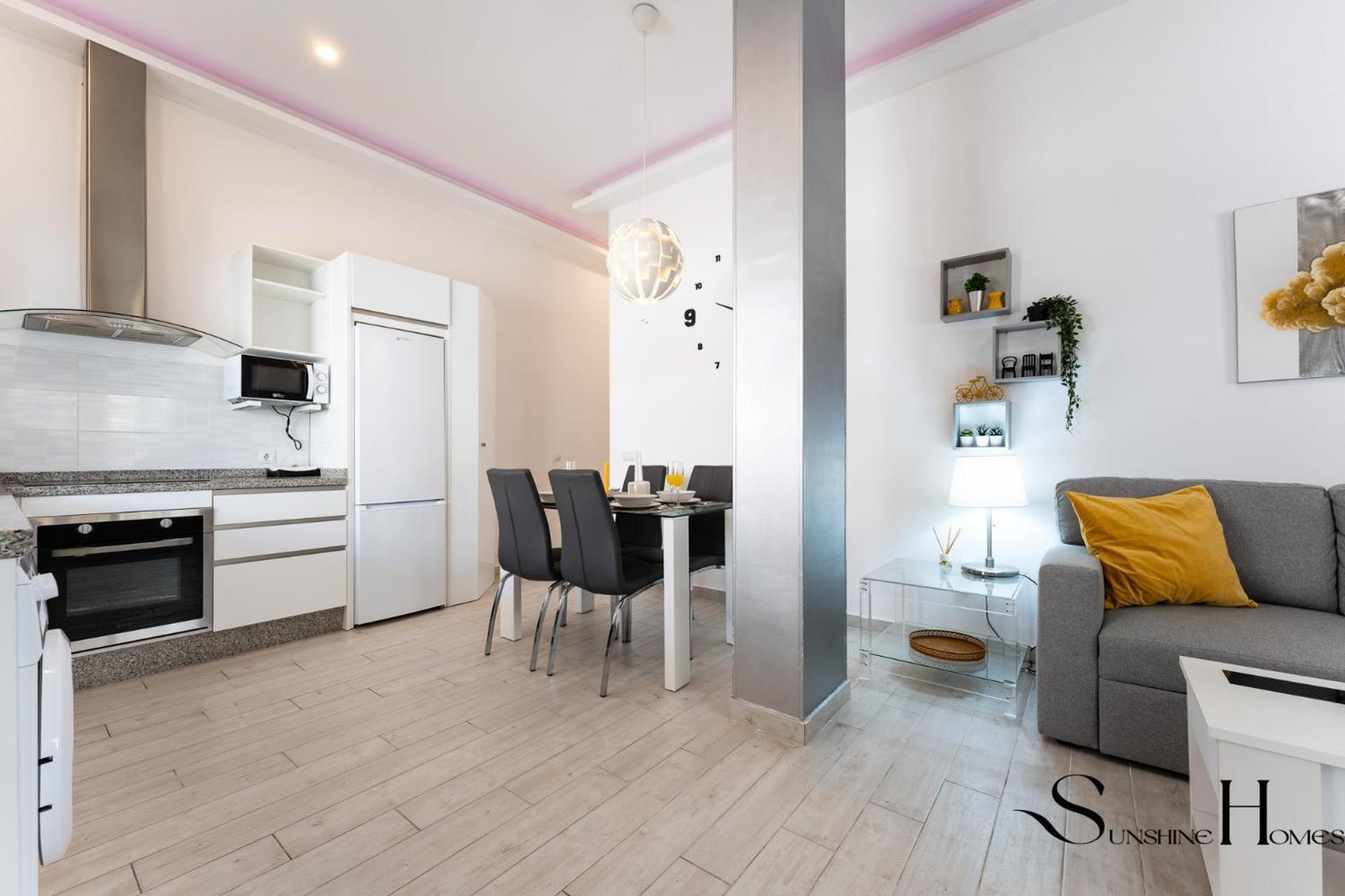 Location, 50m From The And Resaurants * Benalmádena