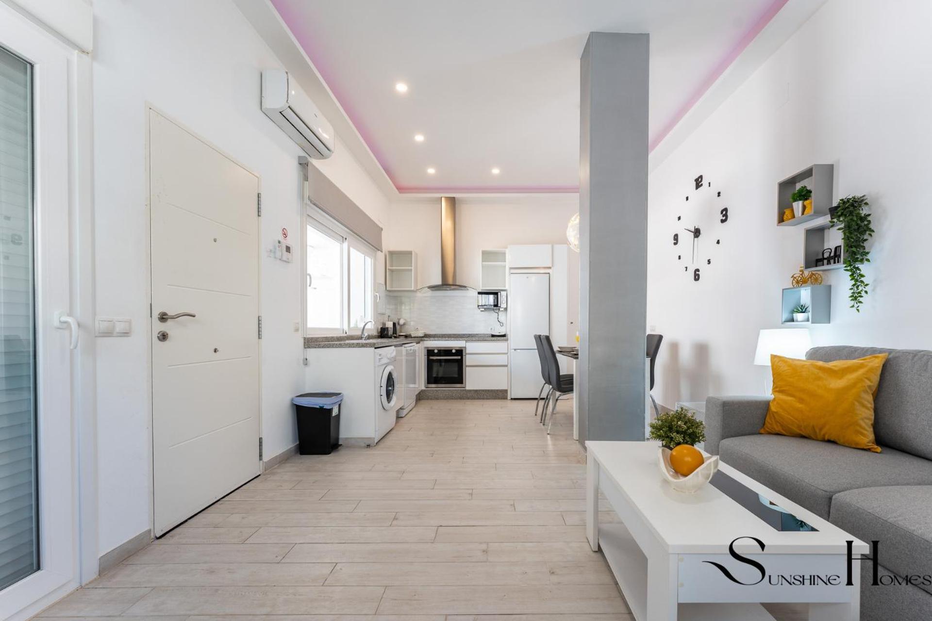 Location, 50m From The And Resaurants *