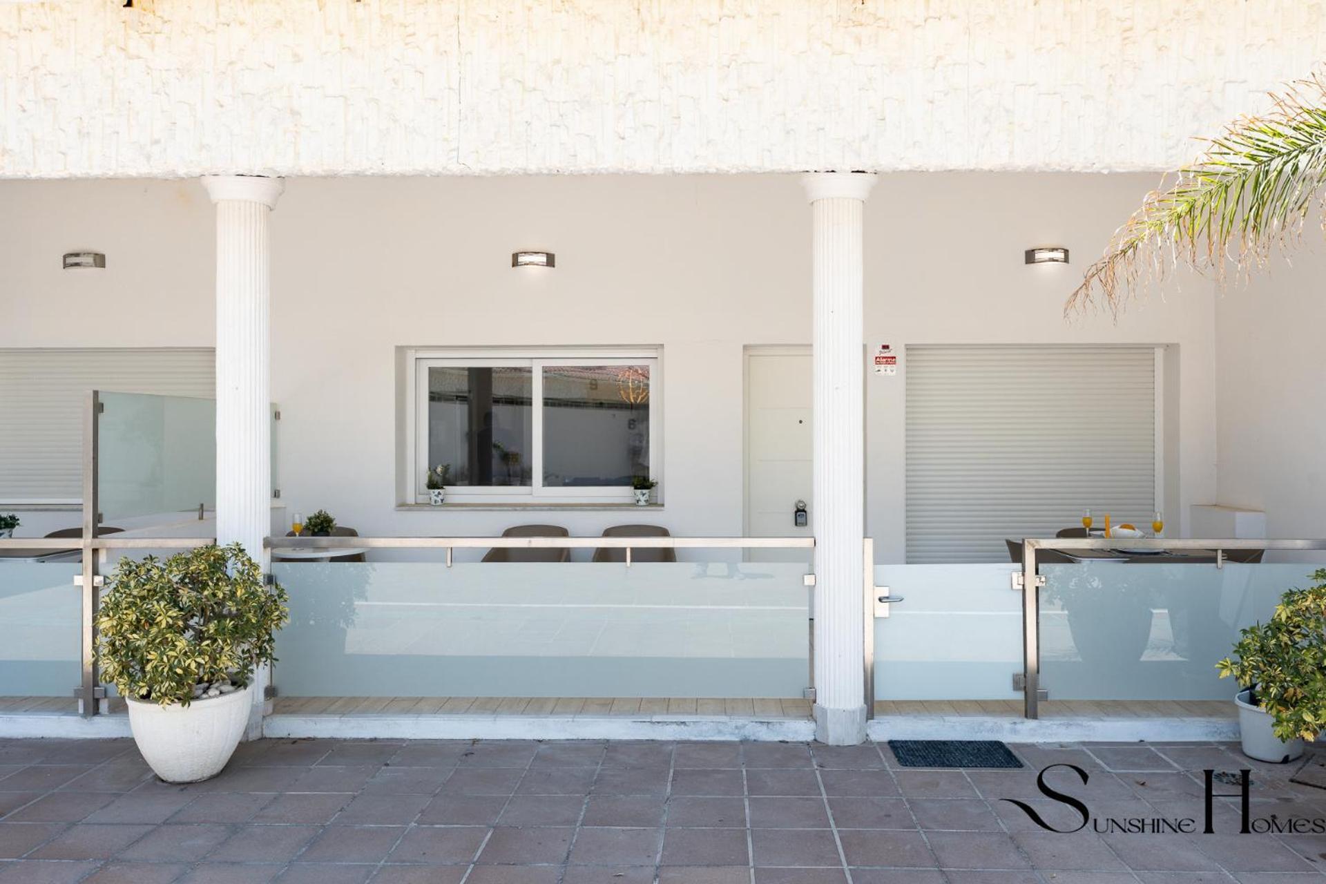 Location, 50m From The And Resaurants