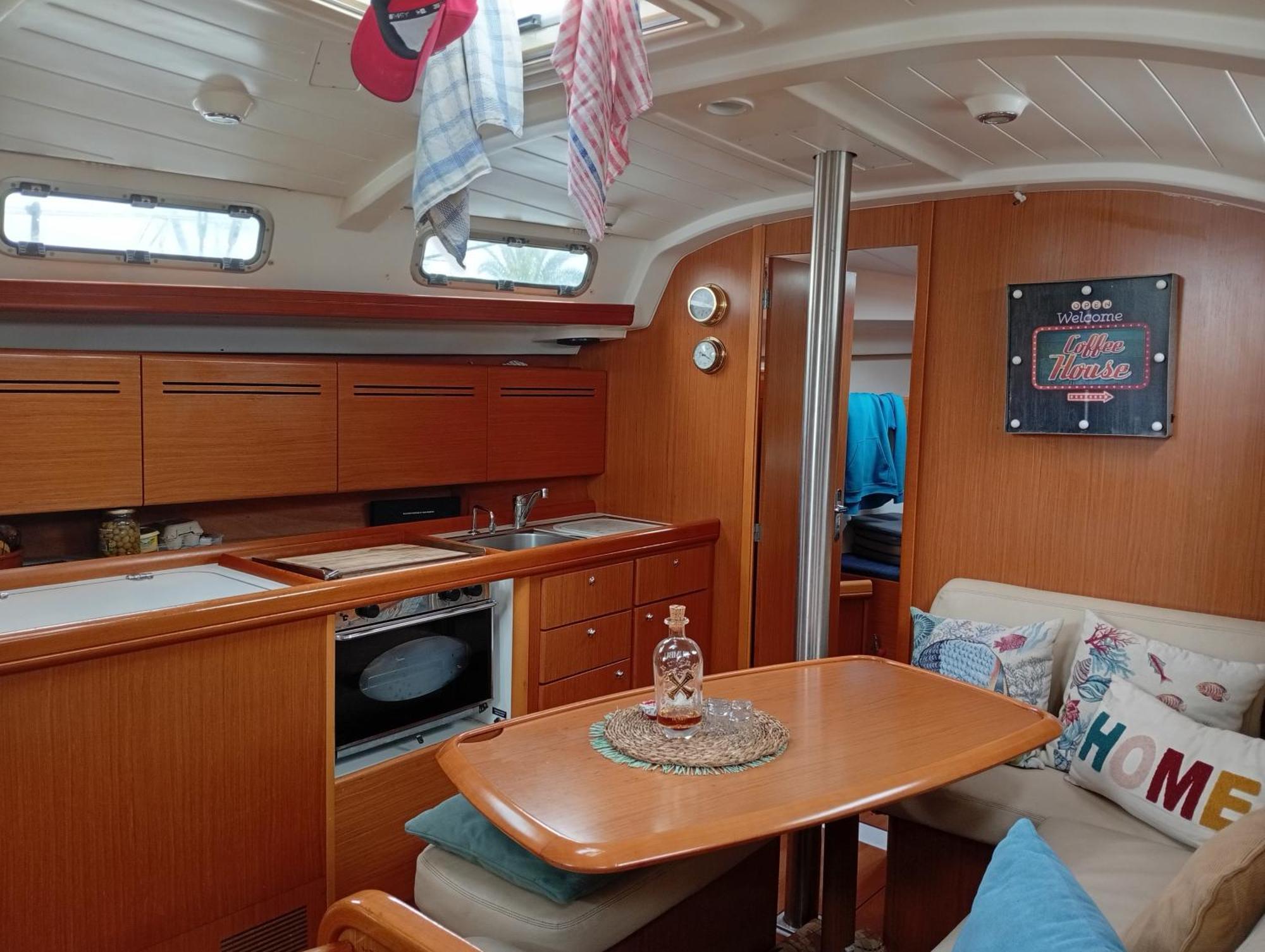 Botel Sailing Yacht *