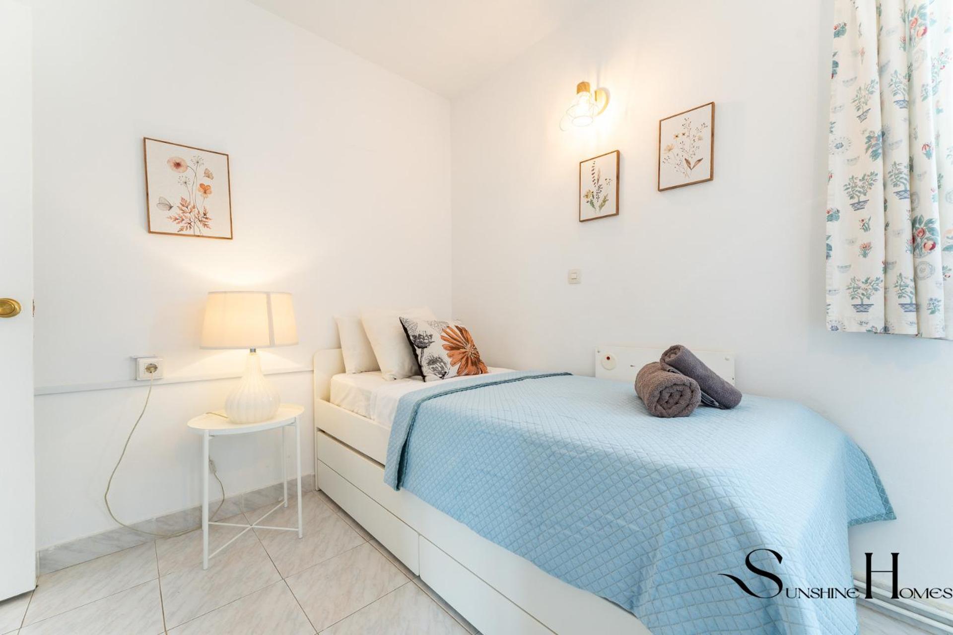 Great Location, Sea View, 2 Bedroom, Steps From The Benalmádena