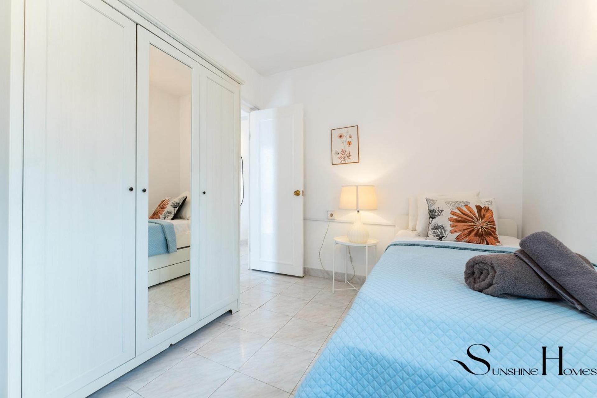 Great Location, Sea View, 2 Bedroom, Steps From The *