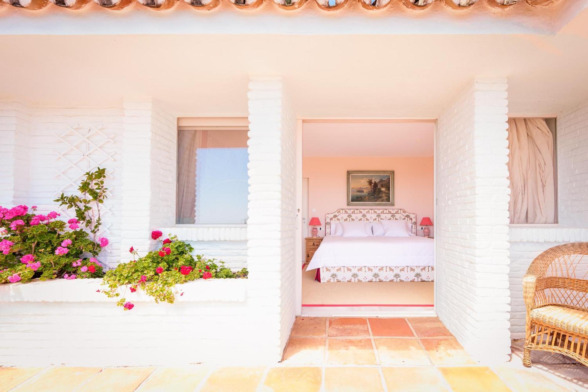 7,000 Sqm Luxurious With Panoramic Sea Views Multiple Gardens & Two Pools Benalmádena