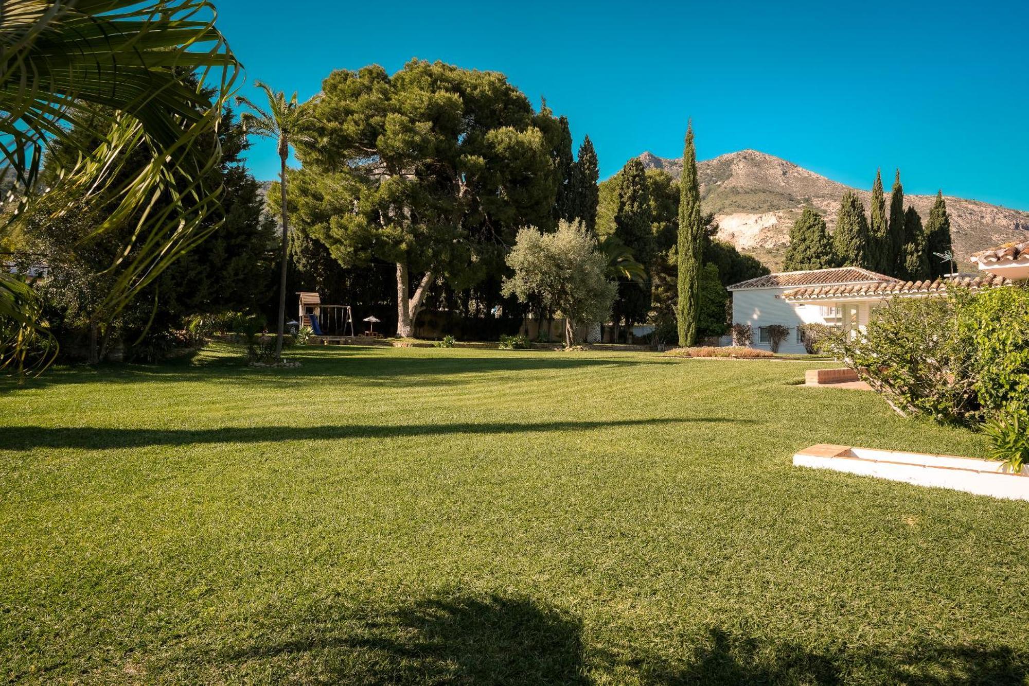 7,000 Sqm Luxurious With Panoramic Sea Views Multiple Gardens & Two Pools Villa
