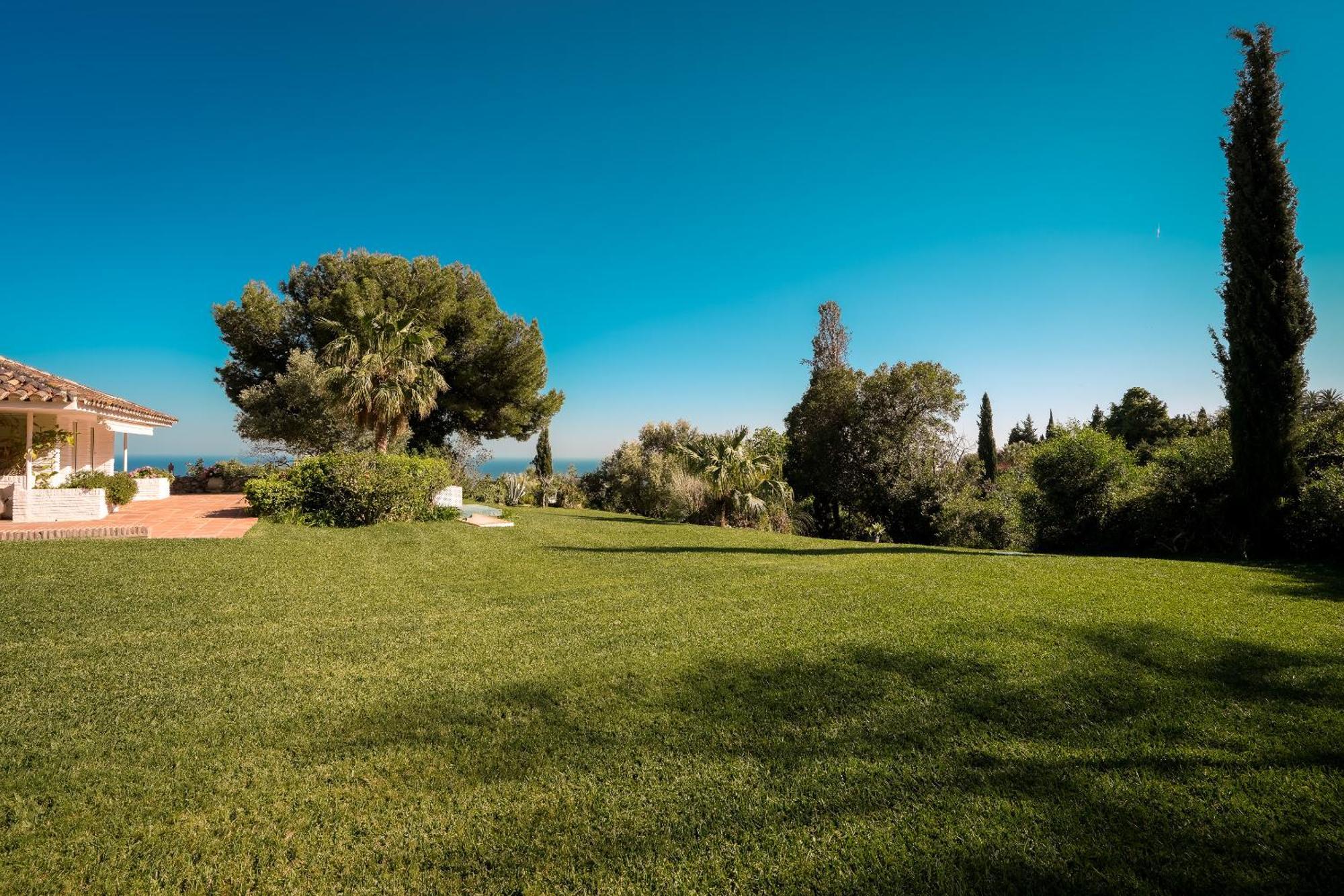 Villa 7,000 Sqm Luxurious With Panoramic Sea Views Multiple Gardens & Two Pools *