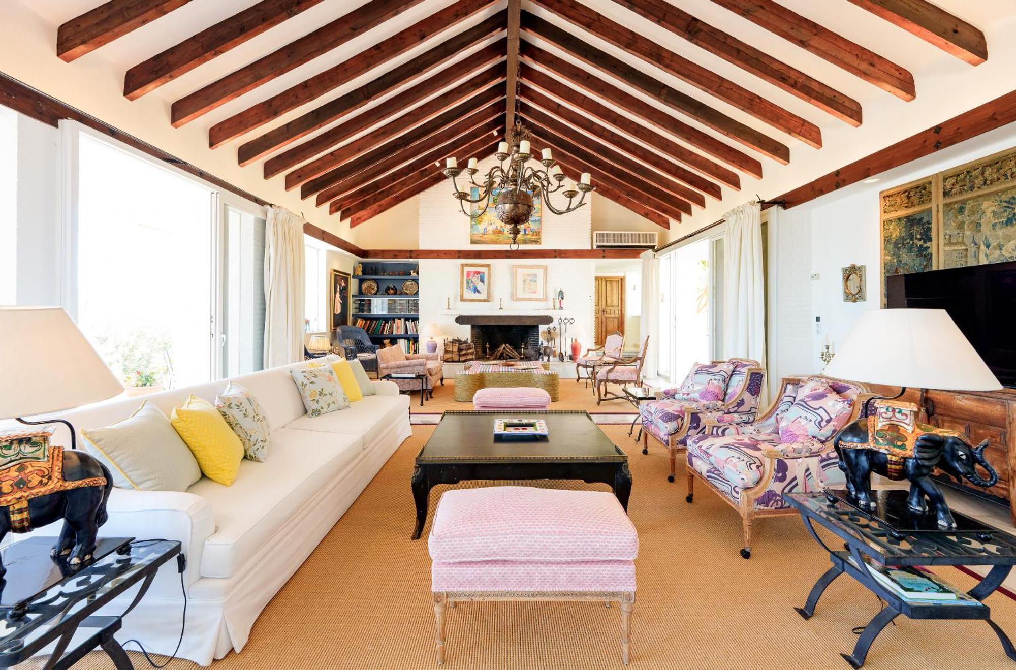 Villa 7,000 Sqm Luxurious With Panoramic Sea Views Multiple Gardens & Two Pools