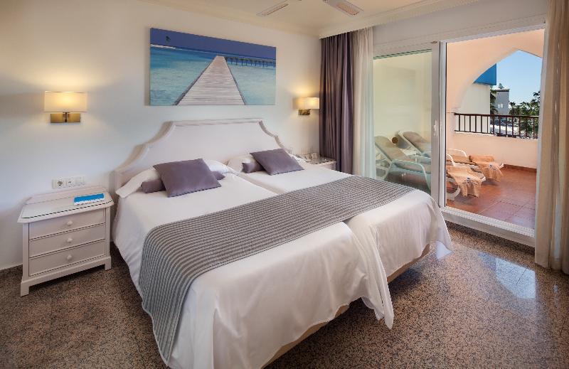 Mac Puerto Marina 4*