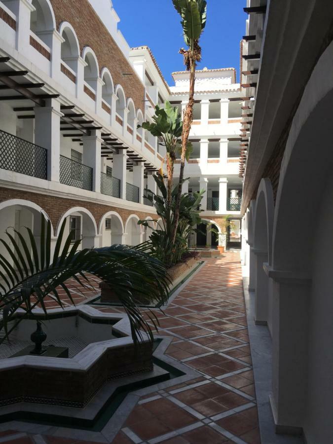 Avda De Palmeras